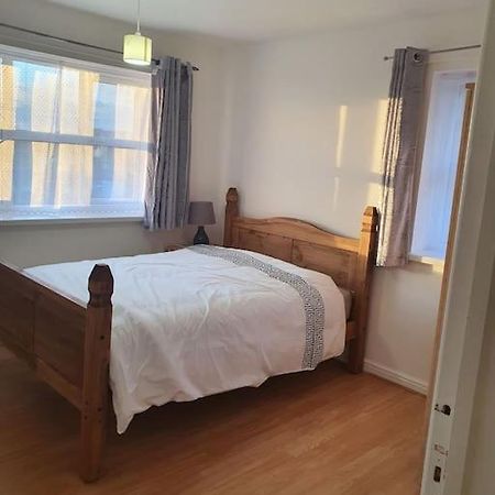 Lovely 2-Bedroom Condo With Indoor Fire Place Лондон Екстер'єр фото