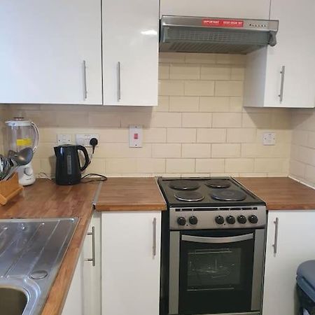 Lovely 2-Bedroom Condo With Indoor Fire Place Лондон Екстер'єр фото