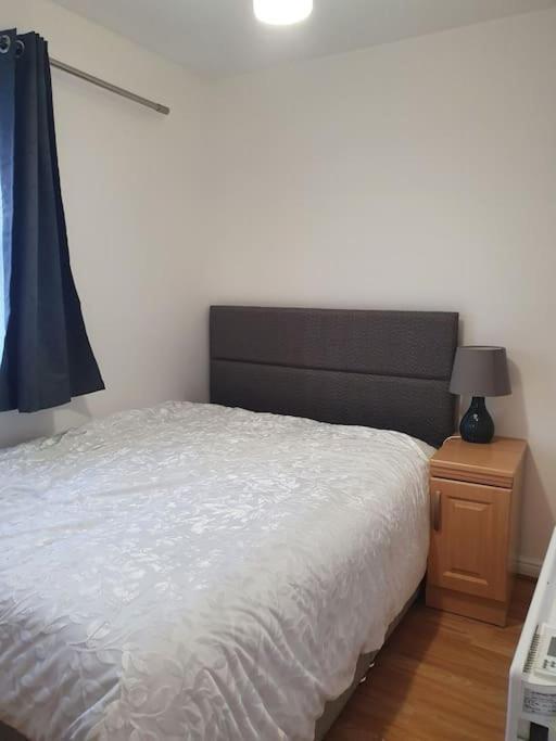Lovely 2-Bedroom Condo With Indoor Fire Place Лондон Екстер'єр фото