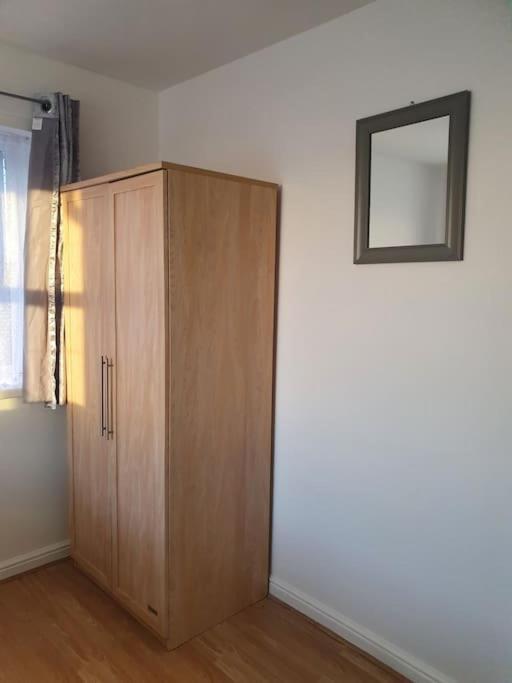 Lovely 2-Bedroom Condo With Indoor Fire Place Лондон Екстер'єр фото
