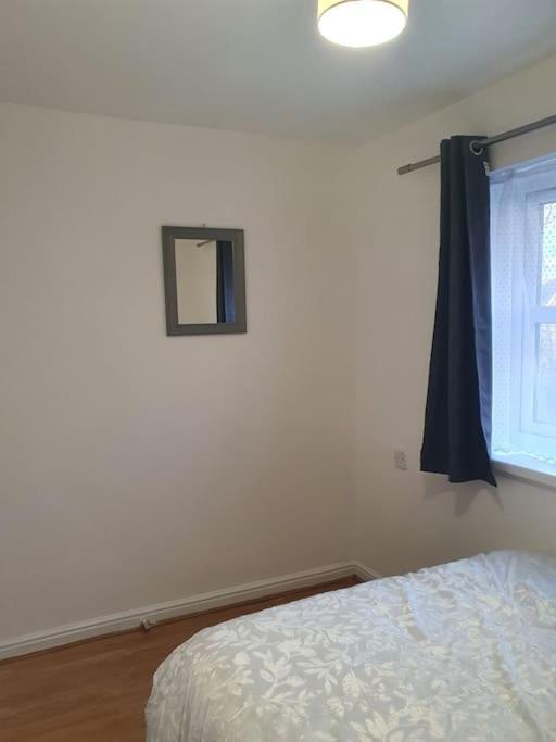 Lovely 2-Bedroom Condo With Indoor Fire Place Лондон Екстер'єр фото